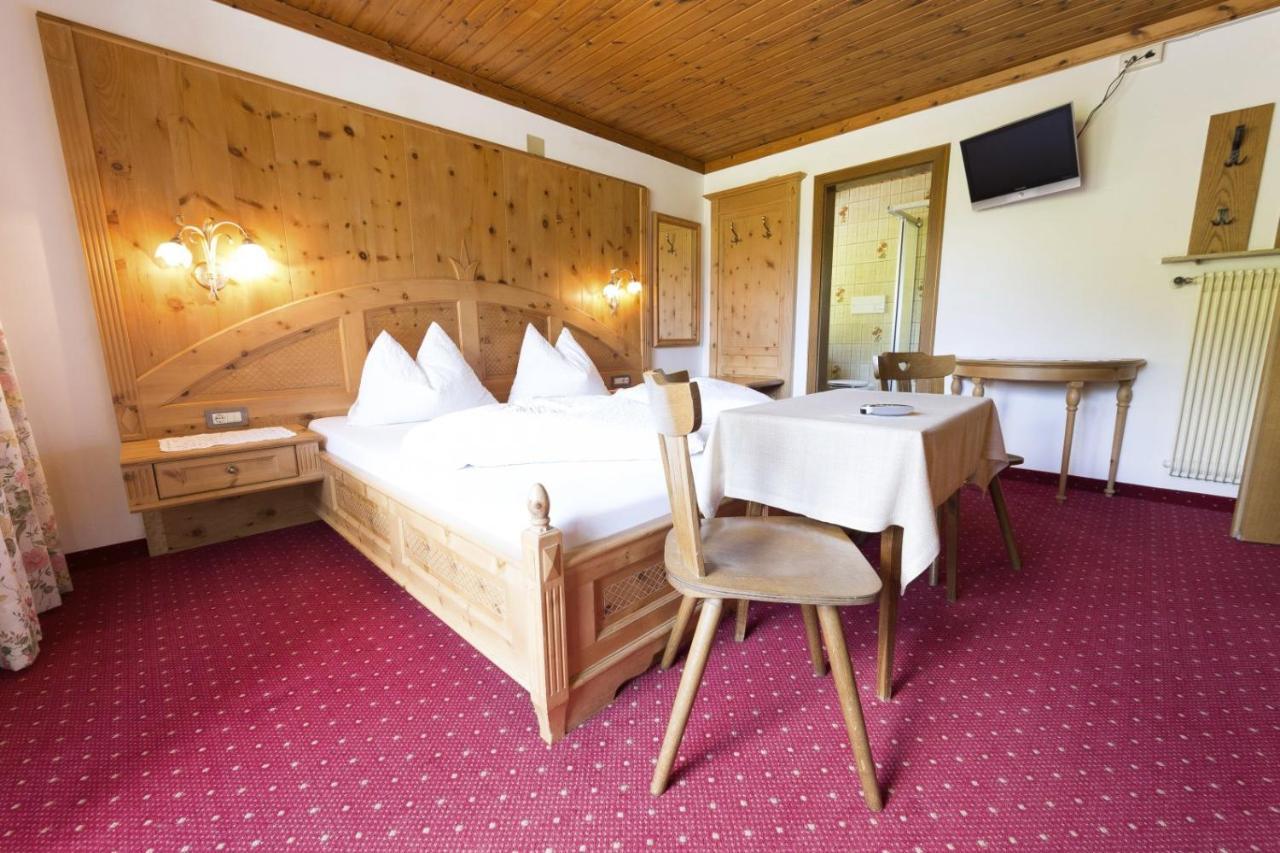 Pichlerhof Hotell Riva di Tures Exteriör bild