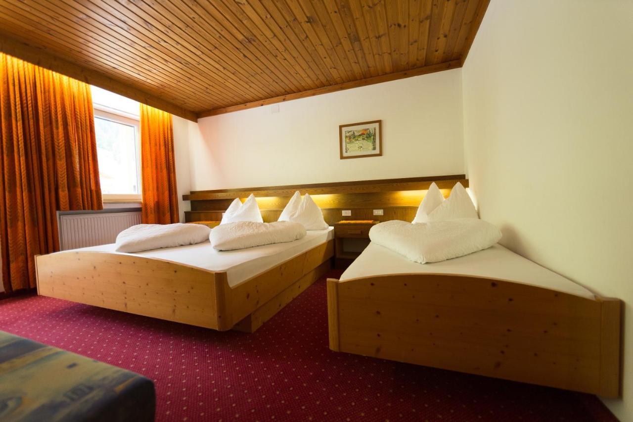 Pichlerhof Hotell Riva di Tures Exteriör bild
