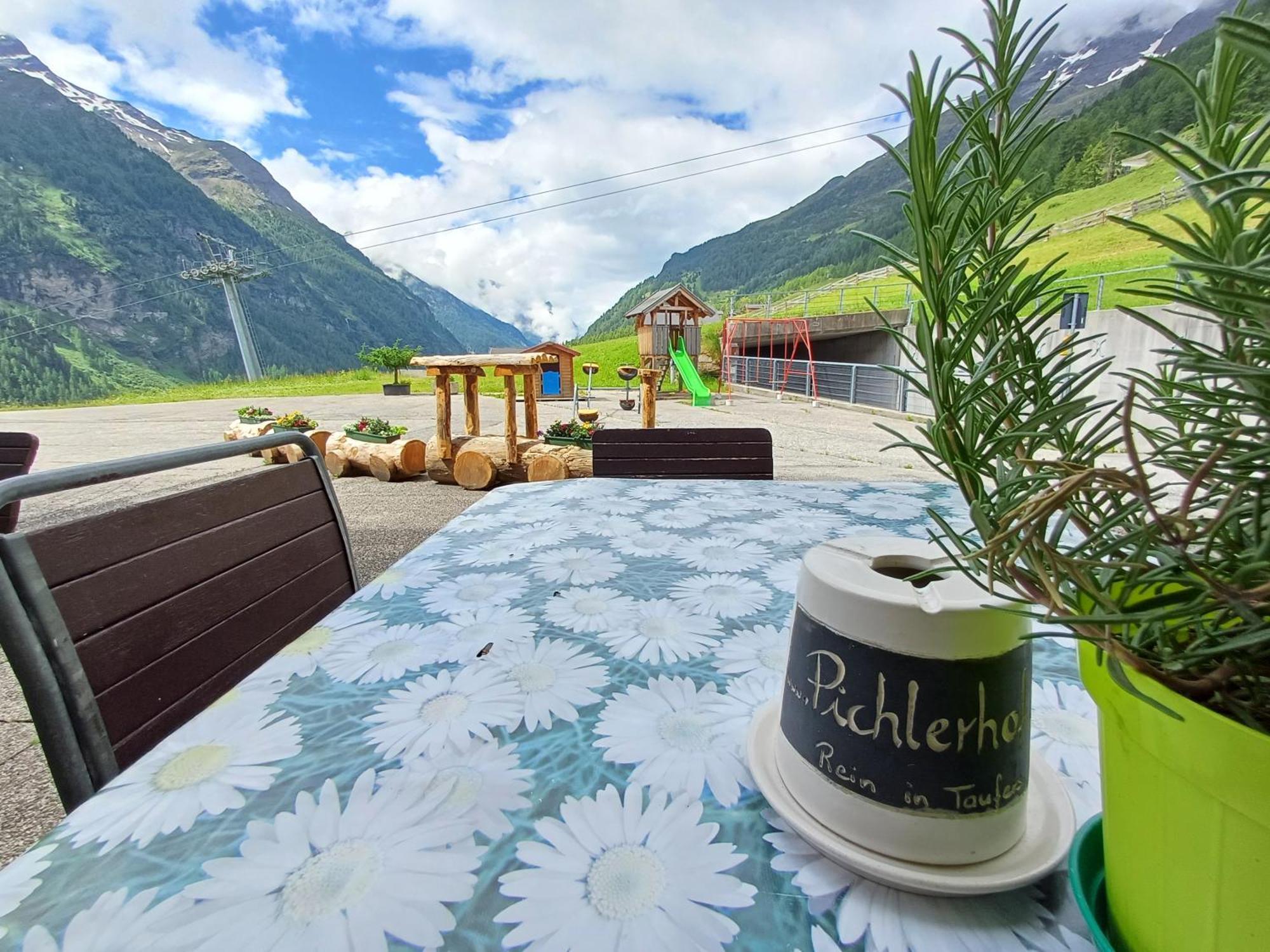 Pichlerhof Hotell Riva di Tures Exteriör bild