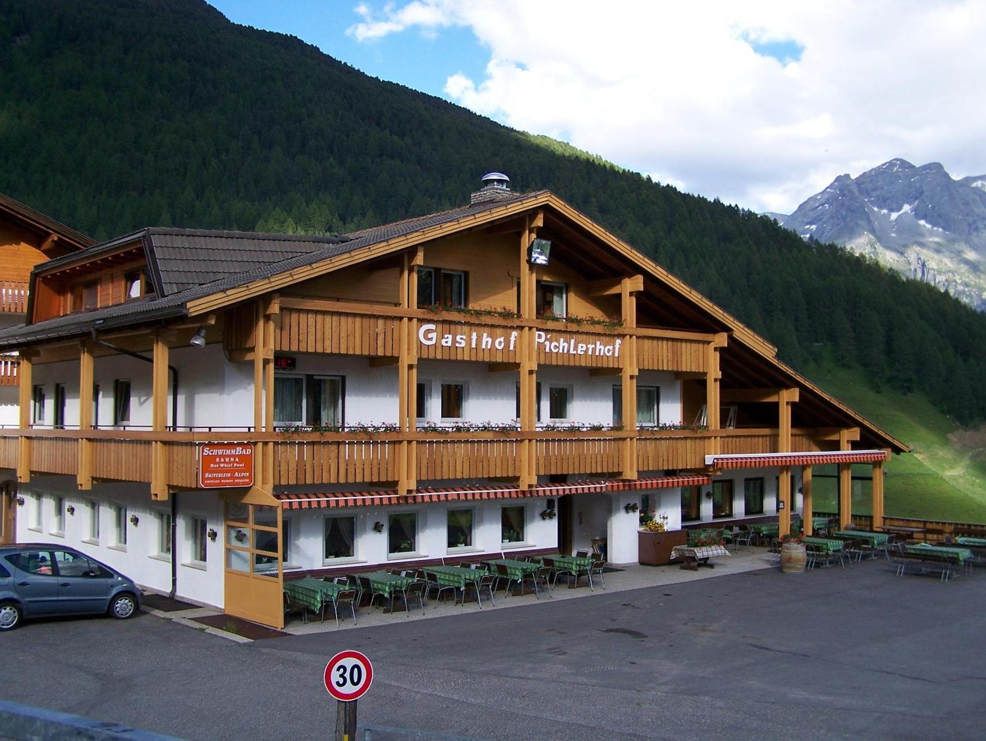 Pichlerhof Hotell Riva di Tures Exteriör bild